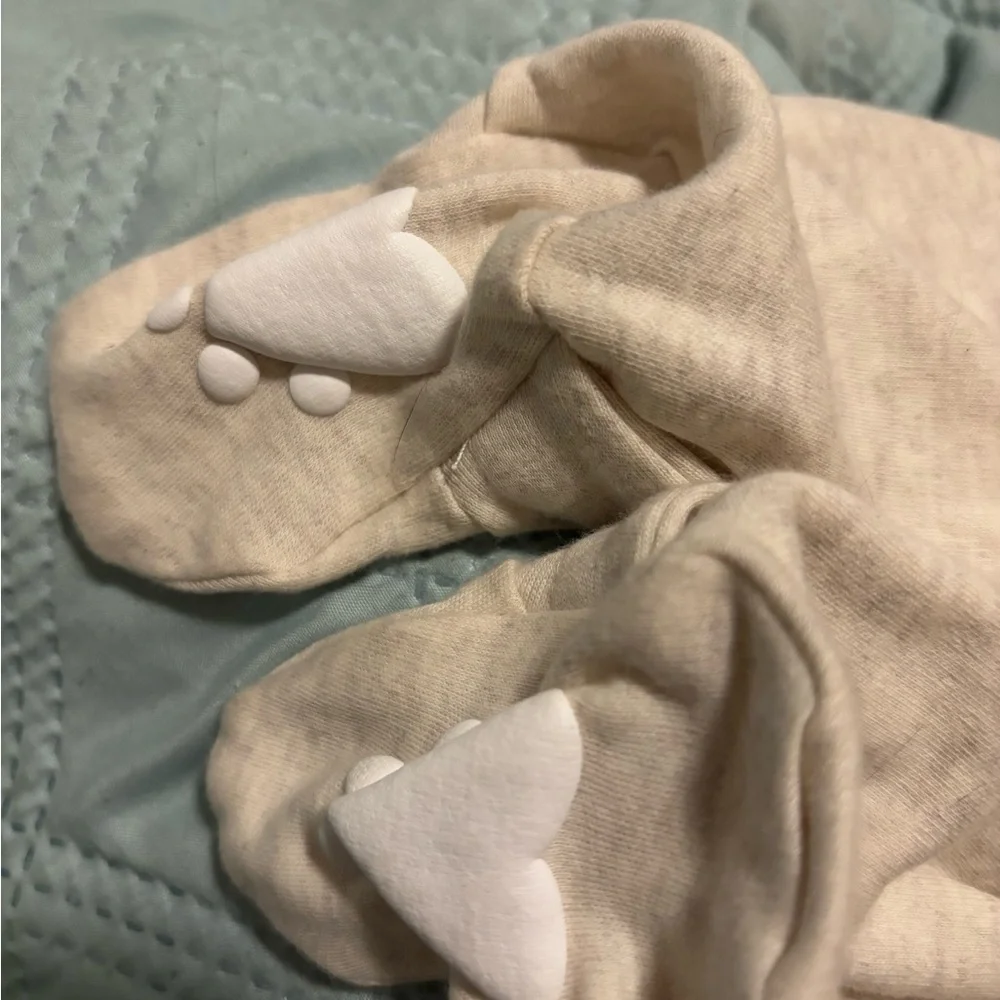 GUESS Kids Gray/Beige One Piece Sleeper with Bear Design (0-3 Months) NWT - Picture 4 of 7